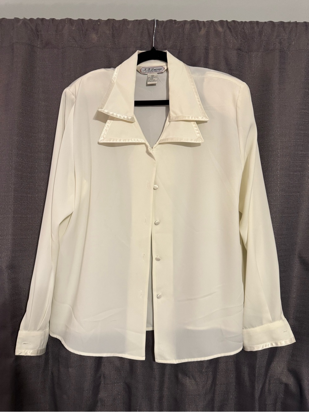 Vintage White Button-Down Shirt with Decorative Collar